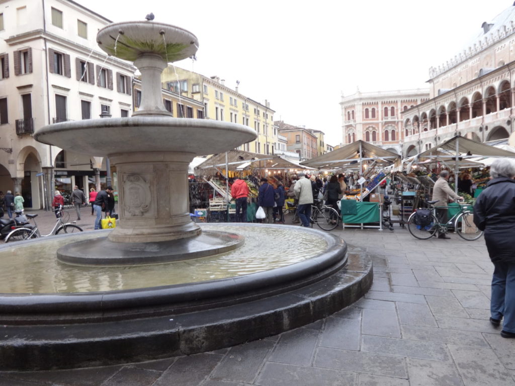 Open air market, every day in Padua