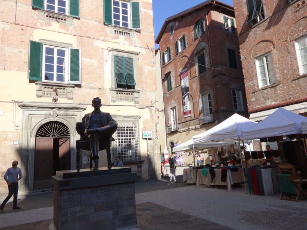 Lucca is Puccini's hometown. Puccini lived like a rock star - had nice houses, boats, cars, one of the first people in Italy to have a telephone. His childhood home is the middle building.